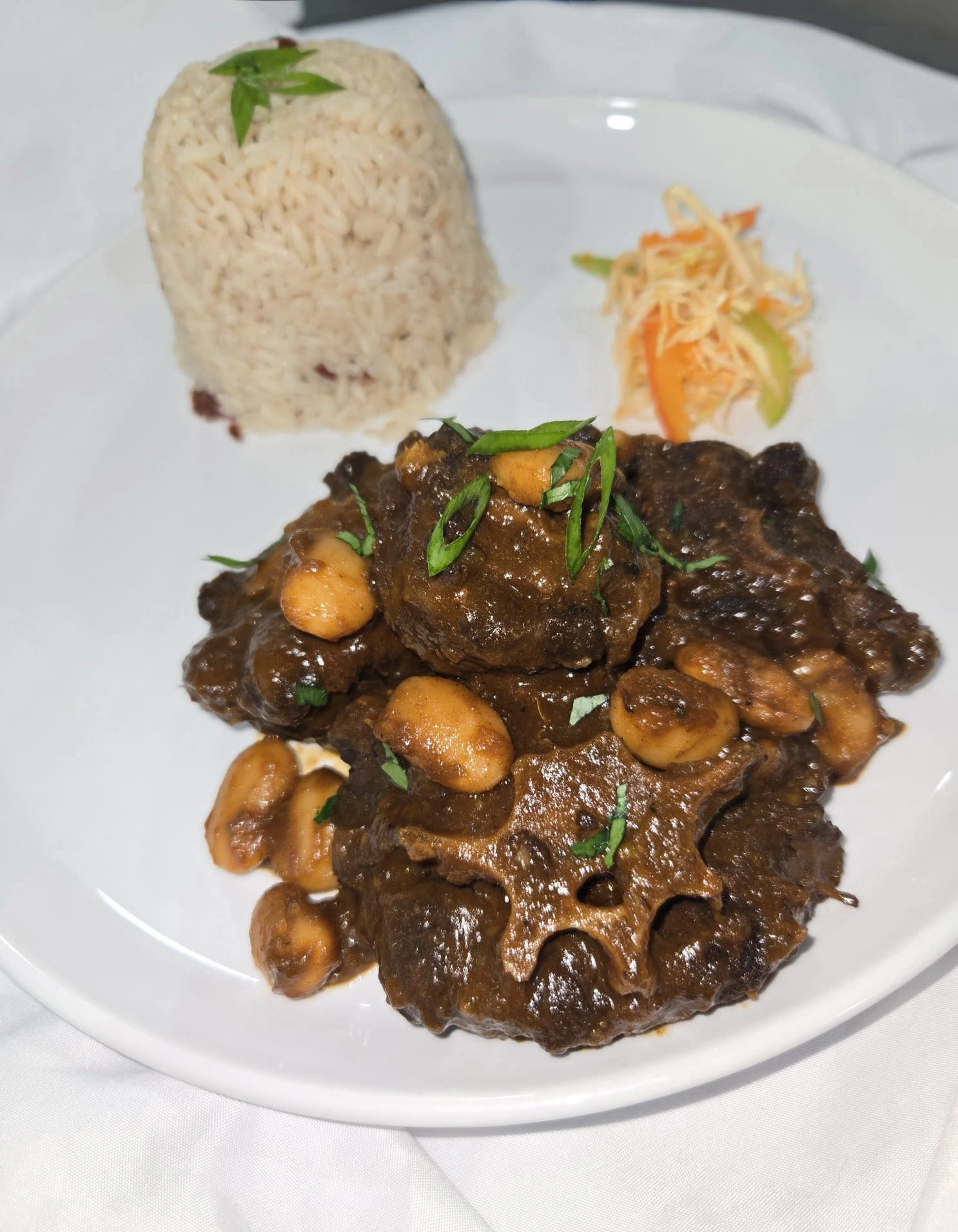 Oxtail with rice and peas